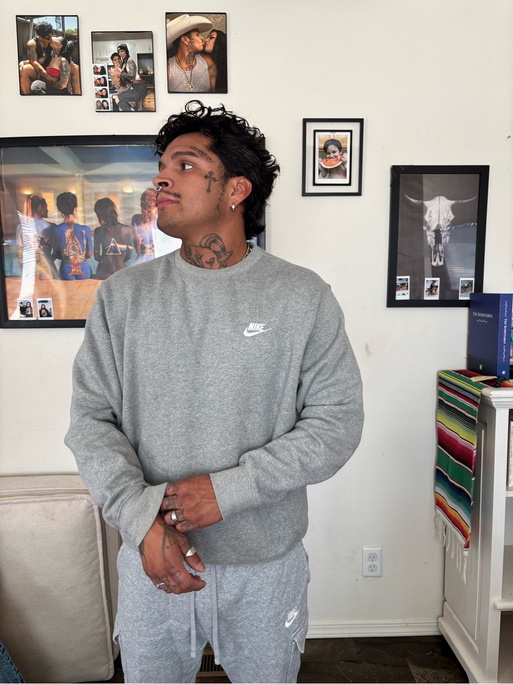 Nike Men’s Light Gray Crewneck Sweatshirt